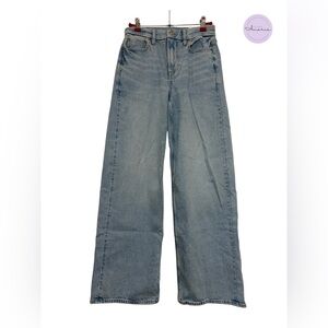 American Eagle Curvy Super High-Rise Baggy Light Wash (NWT)